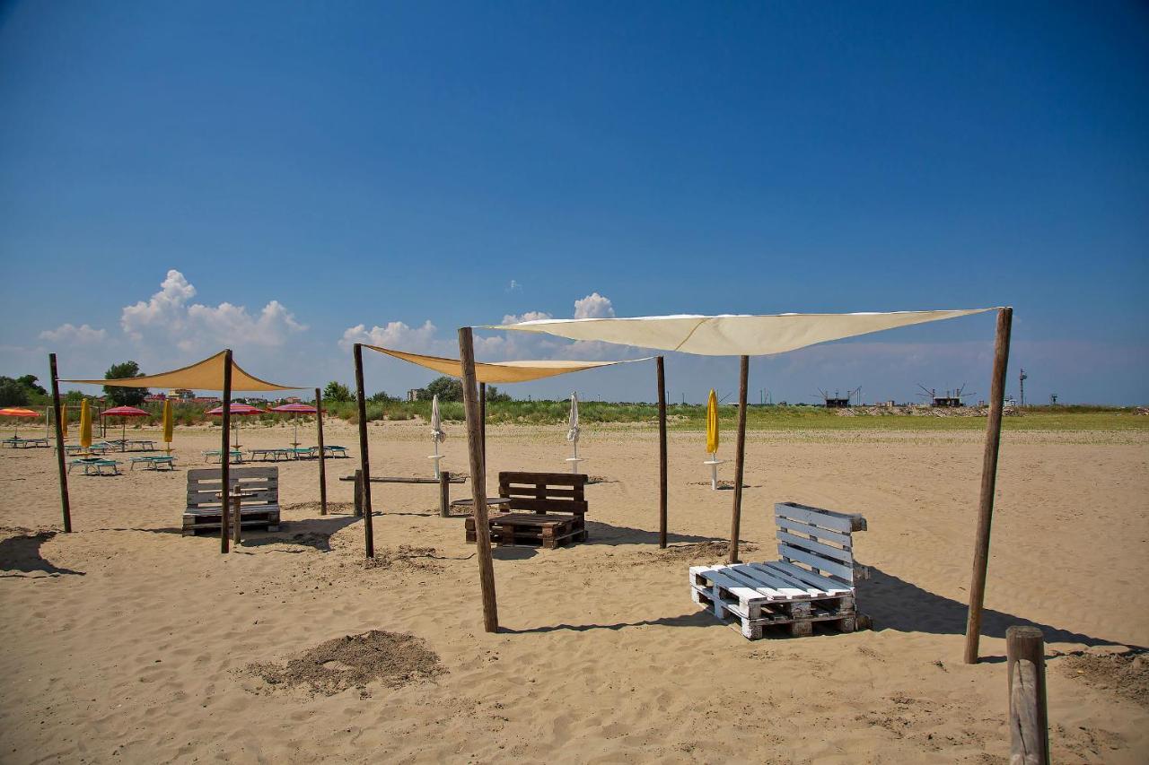 Le Terrazze Apartments Lido di Spina Luaran gambar