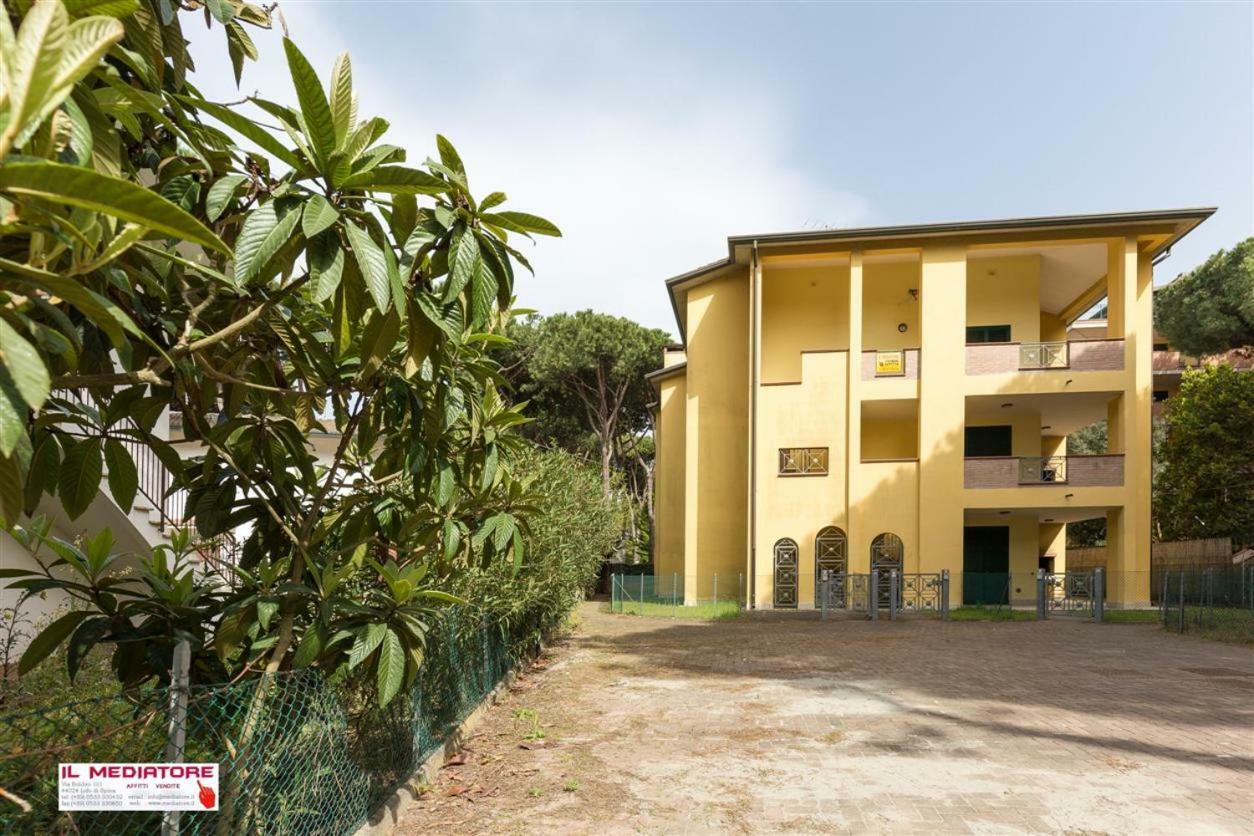 Le Terrazze Apartments Lido di Spina Luaran gambar