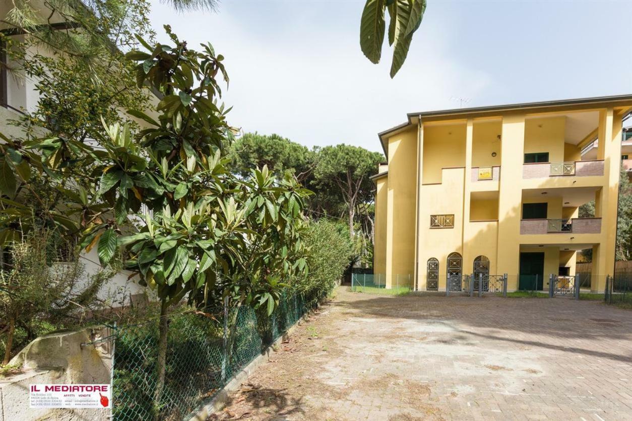 Le Terrazze Apartments Lido di Spina Luaran gambar