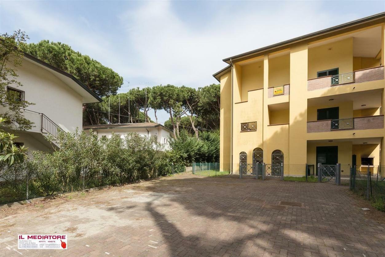 Le Terrazze Apartments Lido di Spina Luaran gambar